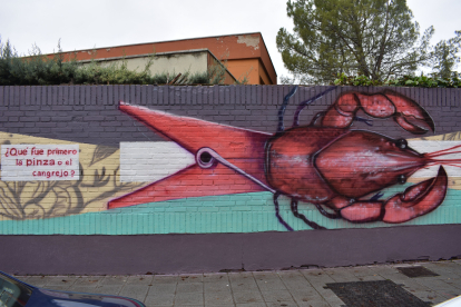 'Pinzas de río', mural del artista Nano Lázaro en el barrio Pajarillos. -TWITTER