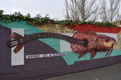 'Barbo de cuerdas', mural del artista Nano Lázaro en el barrio Pajarillos. -TWITTER