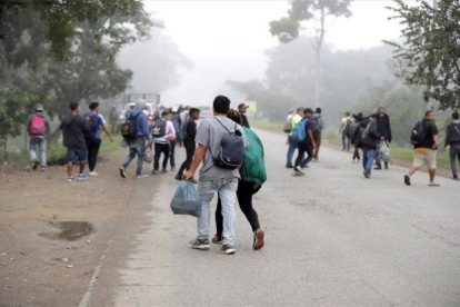 Inmigrantes hondureños tratando de llegar a los EEUU.-EFE