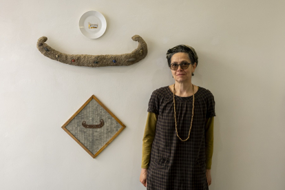 Marta Barrenechea junto a tres de sus obras. | PHOTOGENIC