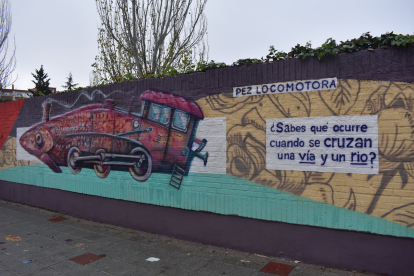 'Pez locomotora', mural del artista Nano Lázaro en el barrio Pajarillos. -TWITTER