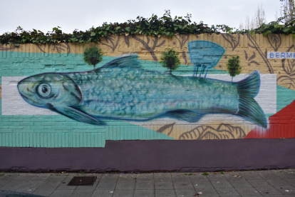 'Bermeja cisterna', mural del artista Nano Lázaro en el barrio Pajarillos. -TWITTER