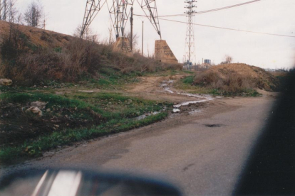 Curva de la carretera Manantiales en 1995 en La Overuela.- FOTO CEDIDA POR A. LOBATO