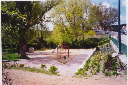 El hoy Parque de las Lavanderas en 1995 en La Overuela.- FOTO CEDIDA POR A. LOBATO