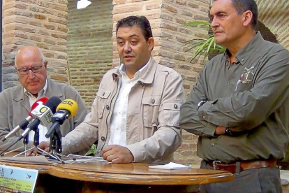 Alfonso Hernández, Luis Miguel Muñumer y Enrique Marcos ayer, durante la presentación en la Mancomunidad.-EL MUNDO