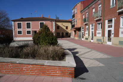 Plaza de las Siete Partidas en La Overuela.- J.M. LOSTAU