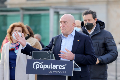 El cabeza de lista del Partido Popular por Valladolid, Jesús Julio Carnero, durante su intervención en el acto de presentación de los candidatos a las elecciones en Castilla y León del 13 de febrero. -ICAL