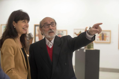 La concejala de Cultura, Ana Redondo, y el artista Andrés Coello presentan la exposición 'Andrés Coello. Cincuenta de ochenta.-ICAL
