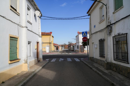 Calle Calveras desde la calle San Basilio en La Overuela.- J.M. LOSTAU