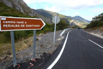 Carretera de acceso a Peñalba de Santiago (León)-ICAL