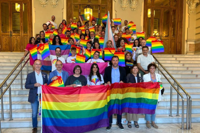 Acto en el Día del Orgullo LGTBI en el Ayuntamiento de Valladolid. / E. M.
