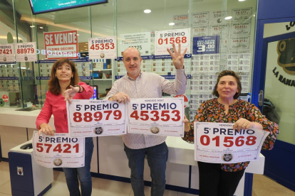 'La Rana de Oro de Río Shopping celebra los cuatro quintos premios de la Lotería de Navidad 2023. -PHOTOGENIC