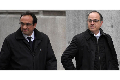 Jordi Turull (a la derecha), con Josep Rull, el pasado marzo, cuando fueron a declarar al Tribunal Supremo. /-AFP