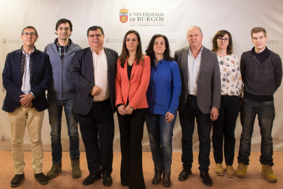 Juan Manuel Manso, tercero por la izquierda, junto al resto del grupo SUCONS de la Universidad de Burgos. ECB