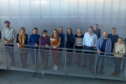 Foto de familia del equipo que trabaja en el proyecto en las instalaciones de la Universidad de Salamanca.-EL MUNDO