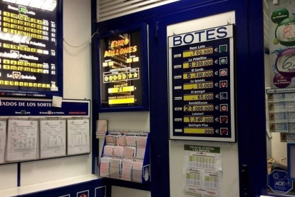 Imagen de archivo de un establecimiento de Loterías. - E. M.