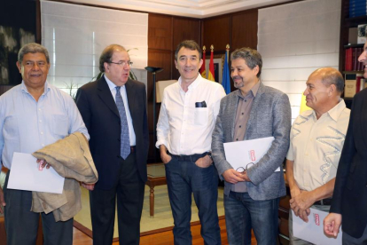 El presidente de la Junta de Castilla y León, Juan Vicente Herrera, se reúne con responsables autonómicos de CCOO y organizadores del Seminario Internacional sobre Diálogo Social y Sindicalismo-ICAL