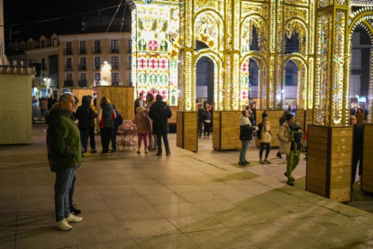 La novedad del encendido navideño en la Plaza de Portugalete. -PHOTOGENIC