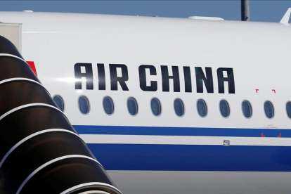 Un avión de Air China en una imagen de archivo.  /-REGIS DUVIGNAU
