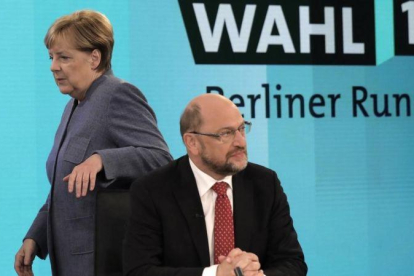 Angela Merkel y Martin Schulz el pasado mes de septiembre en Berlín.-AP / GERO BRELOER
