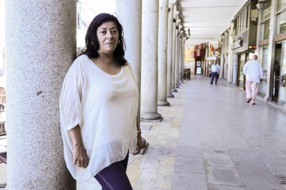 La escritora Almudena Grandes participa en la 49ª Feria del Libro de Valladolid.-ICAL