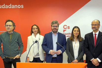 Pilar Vicente, Fran Hervías, Soraya Mayo y Luis Fuentes en la sede de Ciudadanos de Valladolid.-ICAL