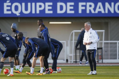 Entrenamiento de la selección francesa de fútbol, este martes en Clairefontaine, cerca de París-REUTERS / GONZALO FUENTES