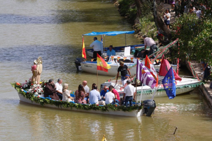 Procesión fluvial de la Virgen del Carmen por el río Pisuerga en Valladolid .-PHOTOGENIC
