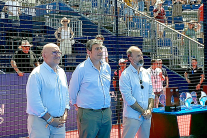 El alcalde de Valladolid, Jesús Julio Carnero, durante la entrega de trofeos del Valladolid Máster de Pádel. EUROPA PRESS