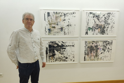 Javier Redondo junto a cuatro de sus obras, en Espacio Abierto. | E. M.