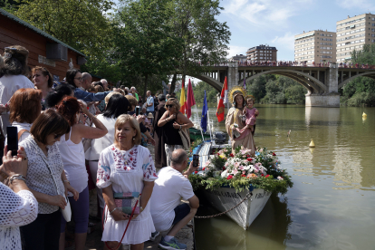 Procesión fluvial de la Virgen del Carmen por el río Pisuerga en Valladolid .-ICAL