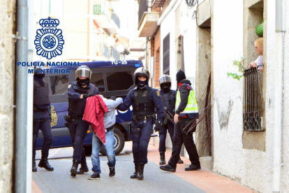 Detención de un presunto miembro de una célula terrorista yihadista en Cebreros (Ávila), por la Policía Nacional-Ical