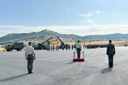 Llegada de la autoridad en la base militar El Empecinado durante la entrega del Mando del GMANTO II/61 al Teniente
Coronel José Manuel Palomo García. -E.M.