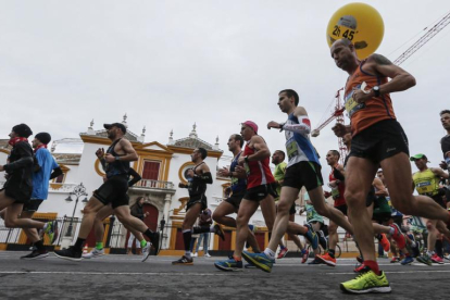 El maratón de Sevilla reunió a cerca de 14.000 participantes.-JOSÉ MANUEL VIDAL