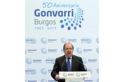 El presidente de la Junta de Castilla y León, Juan Vicente Herrera, interviene en el acto de celebración del 50 Aniversario de Gonvarri Burgos.-ICAL