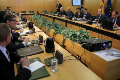 Reunión del pacto antiyihadista, presidida por el ministro del Interior, Juan Ignacio Zoido.-JOSE LUIS ROCA