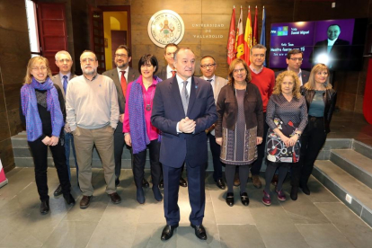 Daniel Miguel San José presenta su candidatura a la reelección como rector de la Universidad de Valladolid (UVa). En la imagen, junto a su equipo electoral-@Uva_es