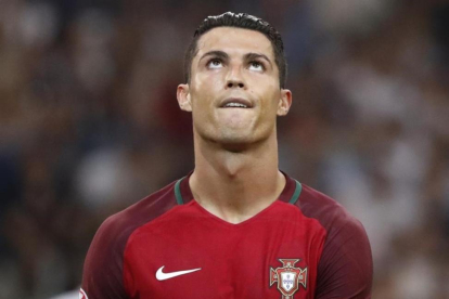 Cristiano Ronaldo se lamenta en el Polonia-Portugal de la Eurocopa.-CHRISTIAN HARTMANN