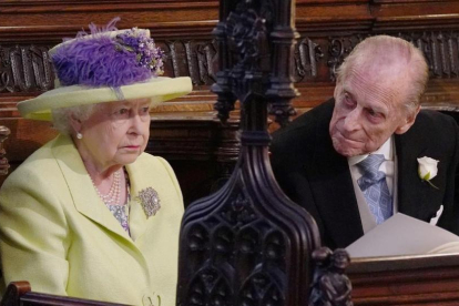 La reina Isabel II y su marido, el príncipe Felipe de Edimburgo, el pasado 18 de mayo durante la boda de su nieto Enrique y Meghan Markle-REUTERS / JONATHAN BRADY