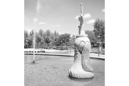 Detalle de la fuente del Parque de La Rondilla en 1999. - ARCHIVO MUNICIPAL DE VALLADOLID
