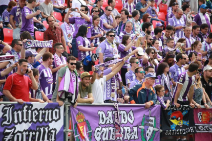 Diez contra 'doce'. El Real Valladolid jugó en Miranda con un jugador más. Un millar de aficionados pucelanos se desplazaron ayer hasta Anduva para apoyar a su equipo en la lucha por entrar en el playoff-PHOTO-DEPORTE