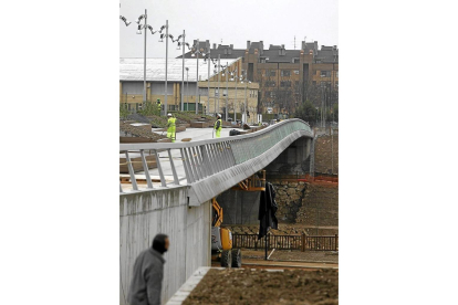 Construcción del puente de Santa Teresa en La Rondilla en 2011. - ARCHIVO MUNICIPAL DE VALLADOLID