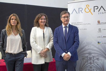 Catarina Valença, María Josefa García Cirac y Enrique Saiz,ayer.-ICAL