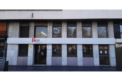 Oficina de empleo de Ecyl en la Calle Villabáñez, Valladolid-GOOGLEMAPS