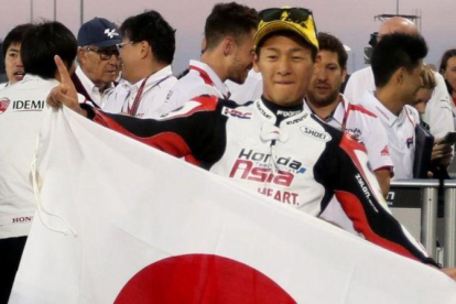 Kaito Toba, del Honda Team Asia, celebra su victo.-REUTERS / IBRAHEEM AL OMARI