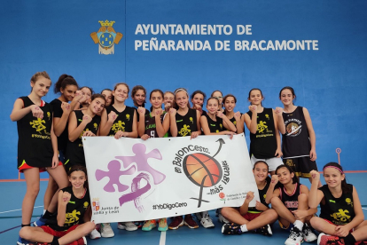 Concentración de la selección de minibasket femenina de Castilla y León. / EM