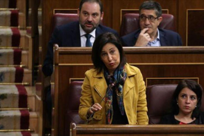 Margarita Robles, portavoz del PSOE, ayer en el pleno.-JUAN MANUEL PRATS