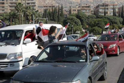 Ciudadanos sirios se manifiestan contra el ataque.-/ YOUSSEF BADAWI / EFE