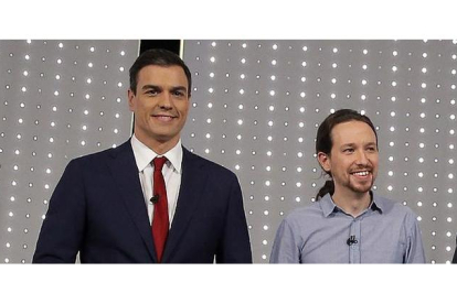 Pedro Sánchez y Pablo Iglesias, durante el debate a cuatro celebrado en Antena 3 y La Sexta  el pasado día 7.-JOSÉ LUIS ROCA
