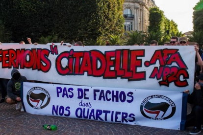 Manifestación contra la apertura de un bar ultraderechista en Lille.-AFP